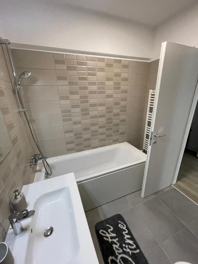 Lara 65 - Cozy & Modern Apartment @ Conest Iasi Exterior foto