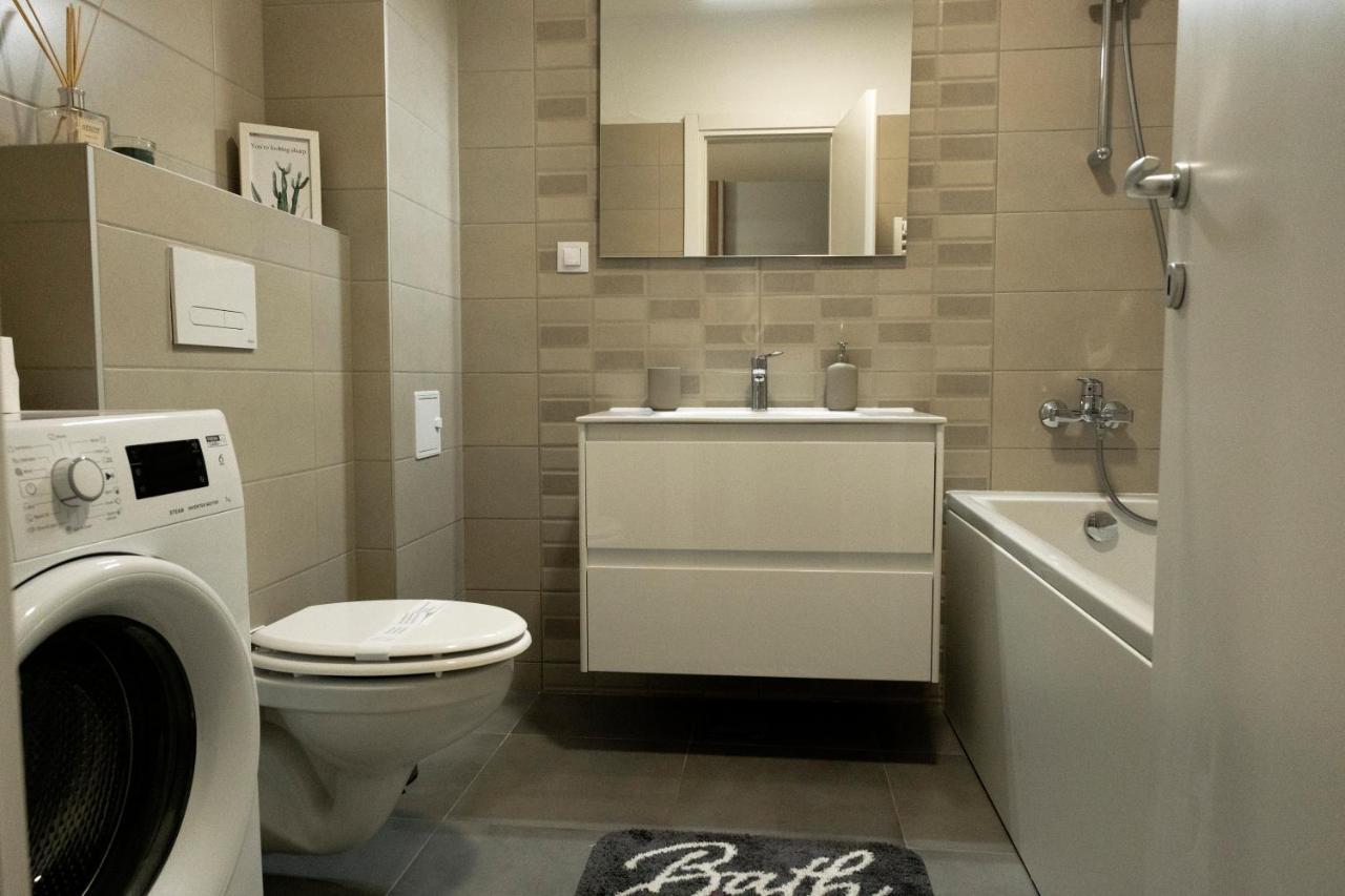 Lara 65 - Cozy & Modern Apartment @ Conest Iasi Exterior foto